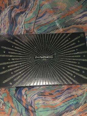 MAC Grand Spectacle Eye Shadow Palette